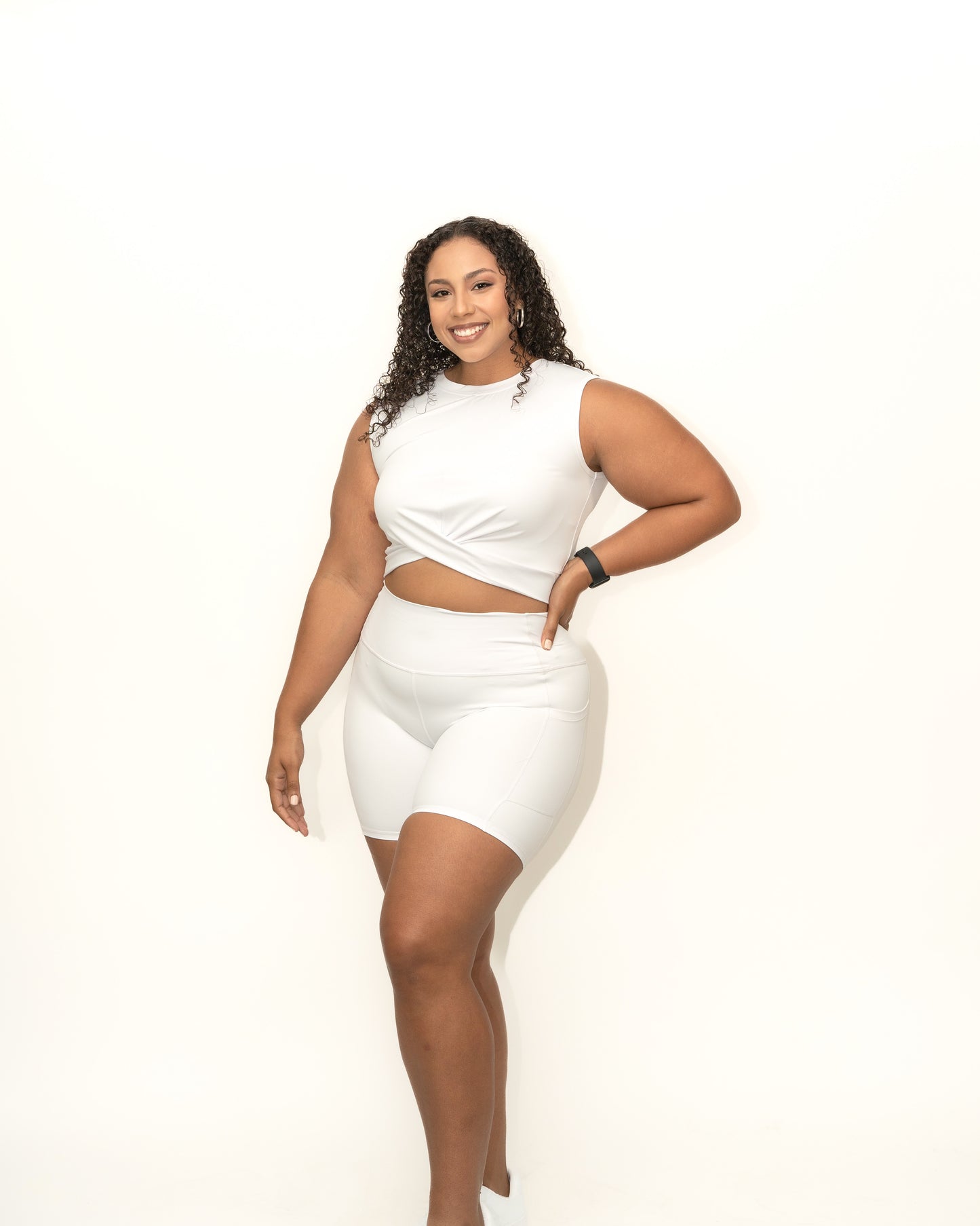 WHITE HIGH-RISE BIKER SHORT
