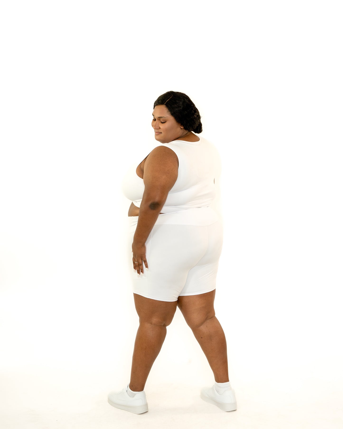 WHITE HIGH-RISE BIKER SHORT