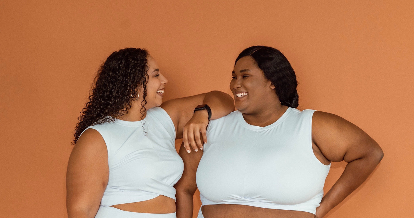 WHITE SLEEVELESS TWIST CROP