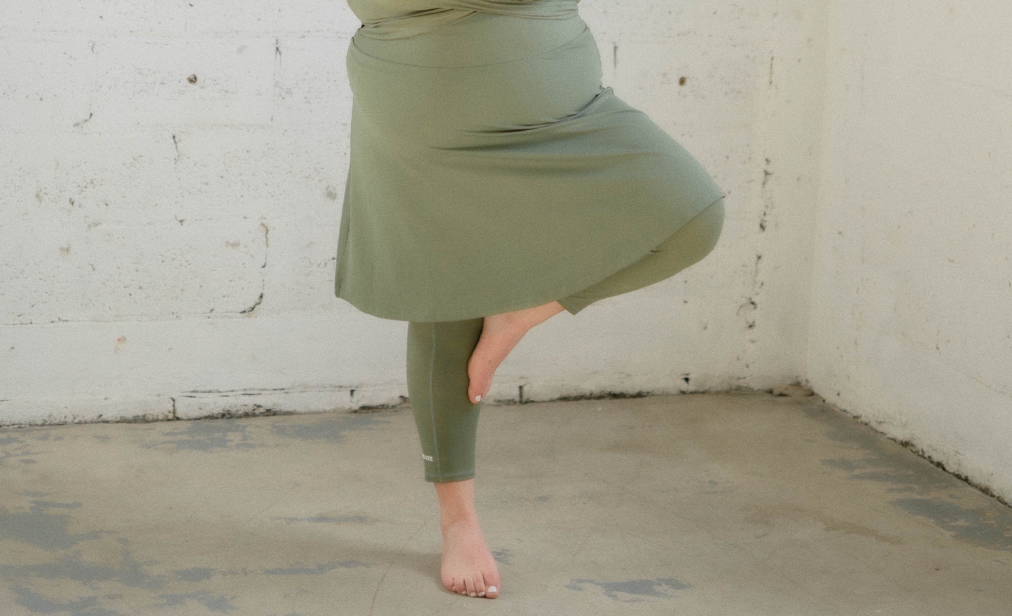 KHAKI GREEN KNEE-LENGTH SKIRT